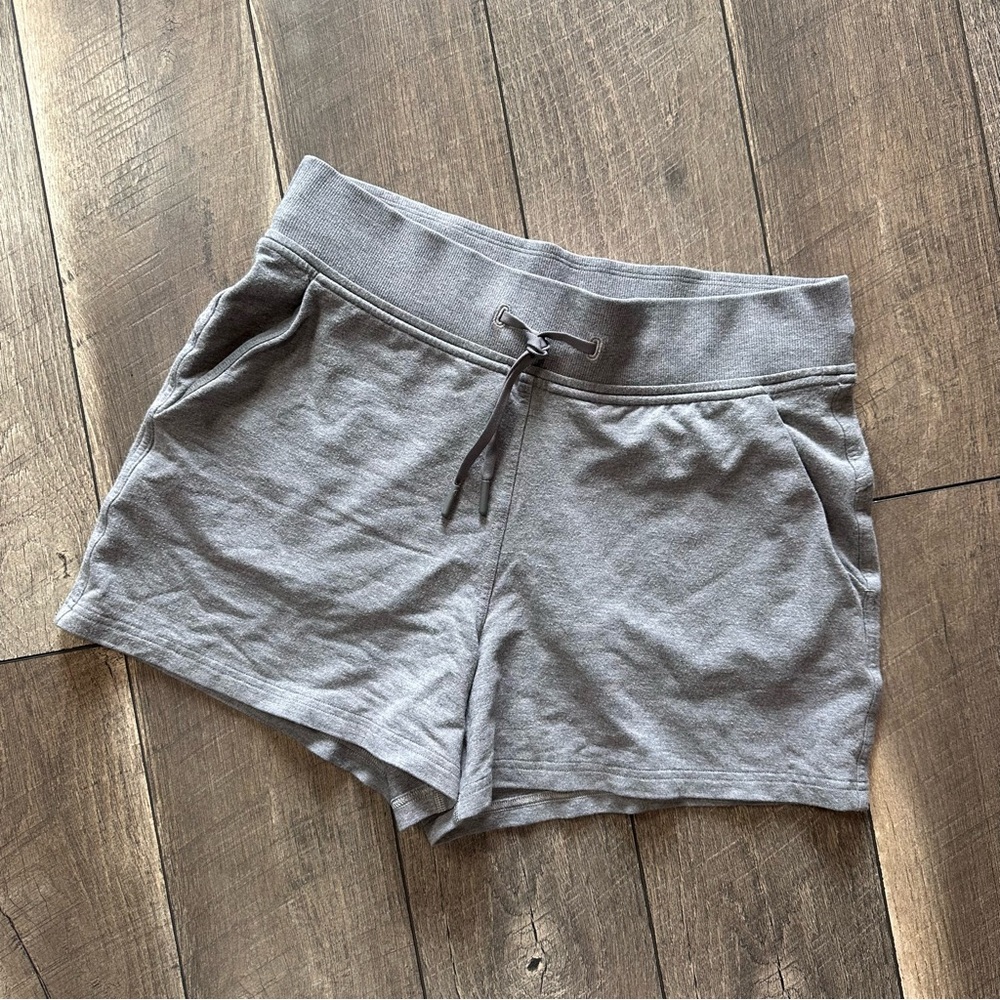 Lululemon Every Moment Short *3.5"
Heathered Mod Medium Grey / Slate
